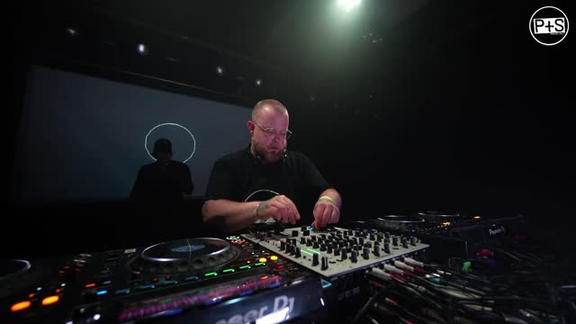 Disscut live — clip 2